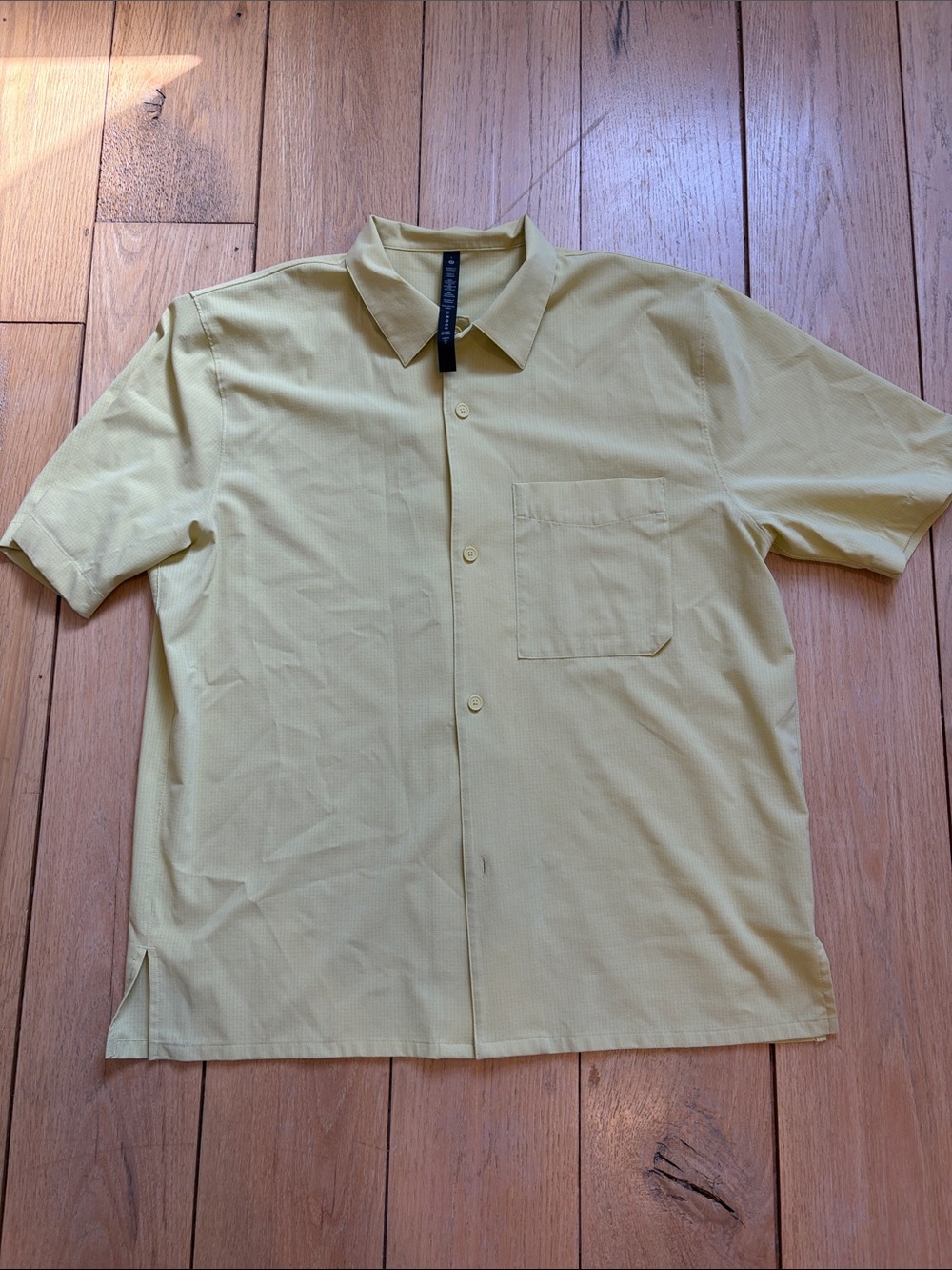 Men’s SS Lululemon button down shirt